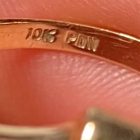 Gorgeous 10k gold emerald ring - Picture 6 of 6